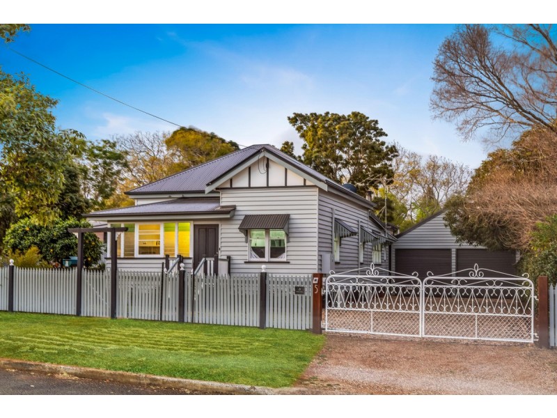 5 Wombyra Street, Newtown QLD 4350