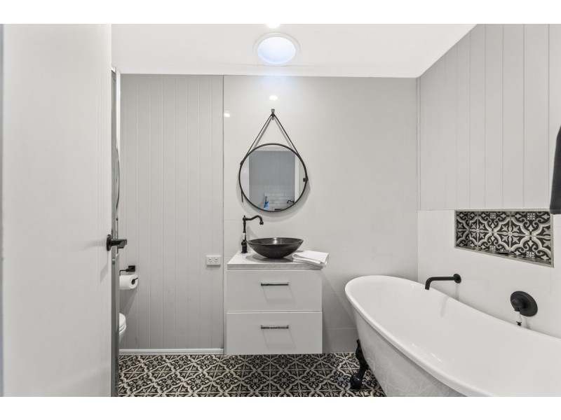 129 Taylor Street, Newtown QLD 4350