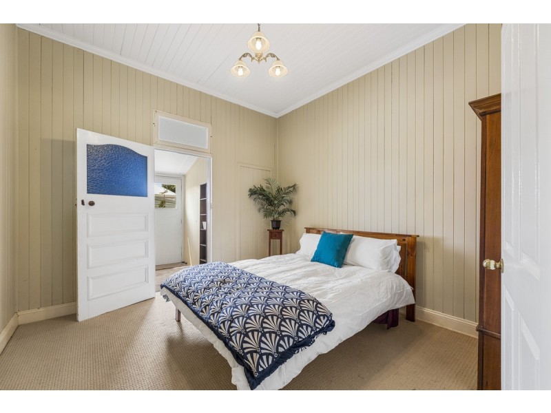 136 Hill Street, Newtown QLD 4350