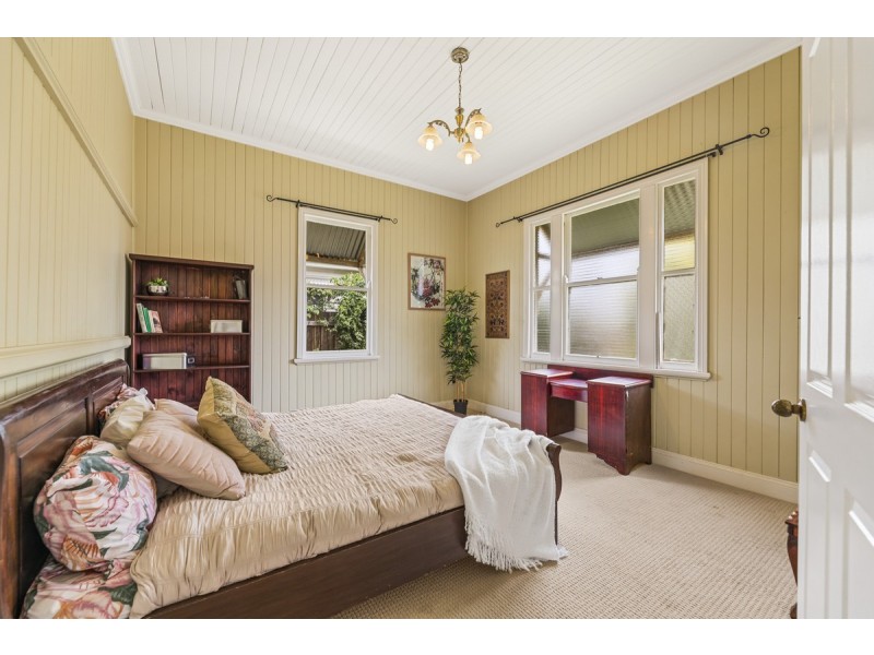 136 Hill Street, Newtown QLD 4350