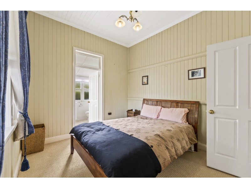 136 Hill Street, Newtown QLD 4350