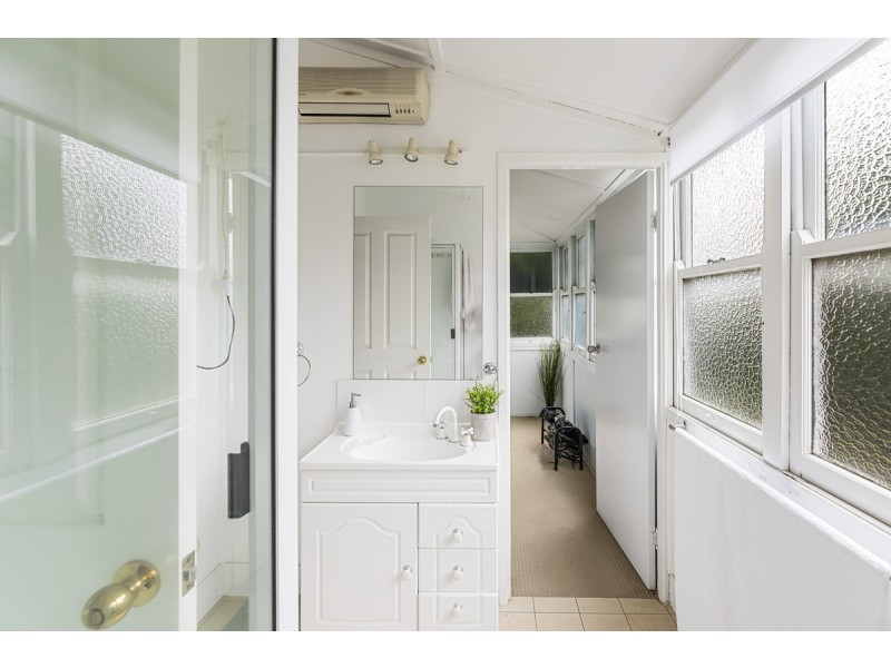 136 Hill Street, Newtown QLD 4350