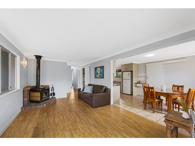 9 Talinga Street, Mount Lofty QLD 4350