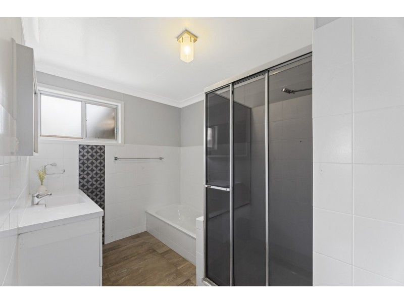 9 Talinga Street, Mount Lofty QLD 4350