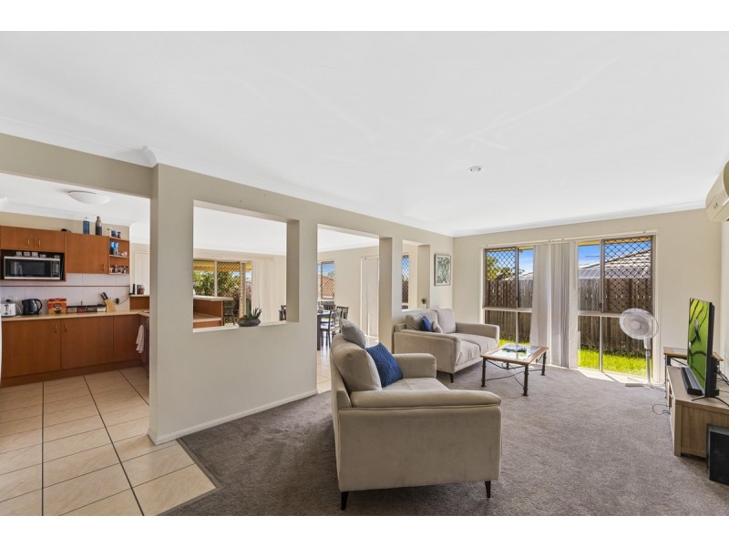 25 Charlton Place, Regents Park QLD 4118