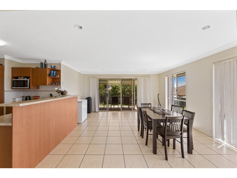 25 Charlton Place, Regents Park QLD 4118