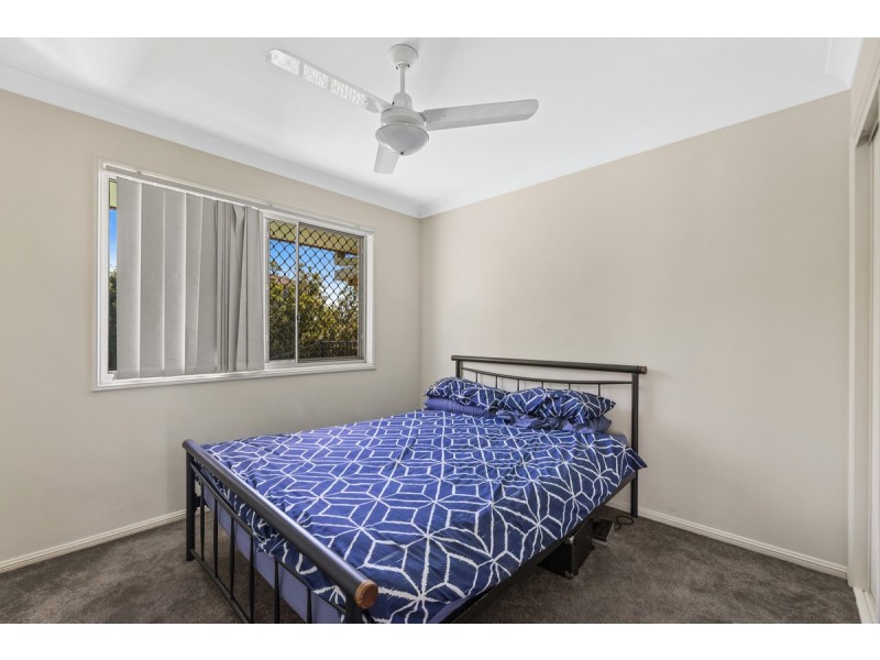 25 Charlton Place, Regents Park QLD 4118