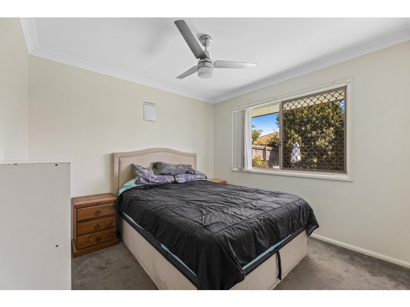 25 Charlton Place, Regents Park QLD 4118