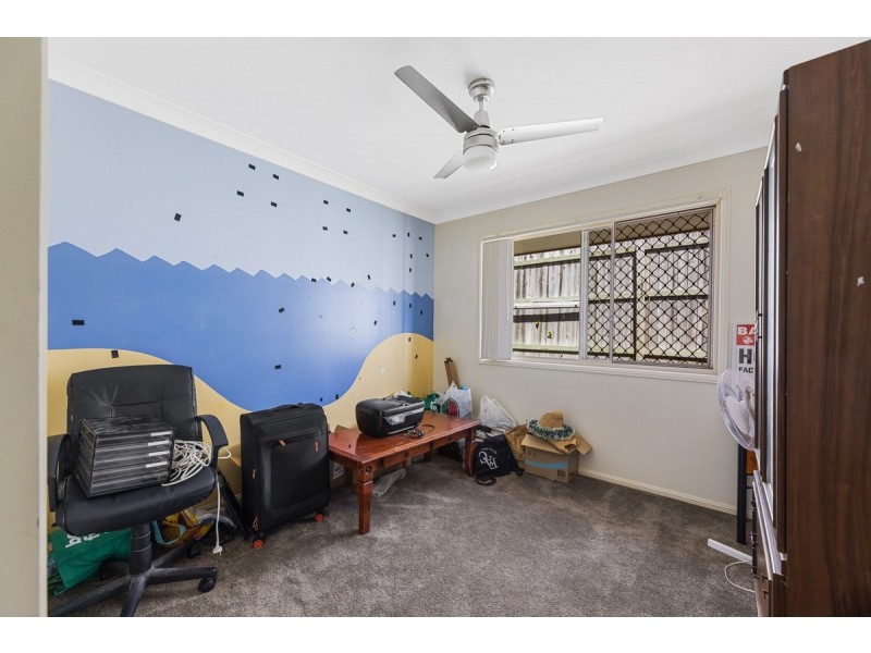 25 Charlton Place, Regents Park QLD 4118