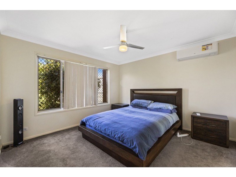 25 Charlton Place, Regents Park QLD 4118