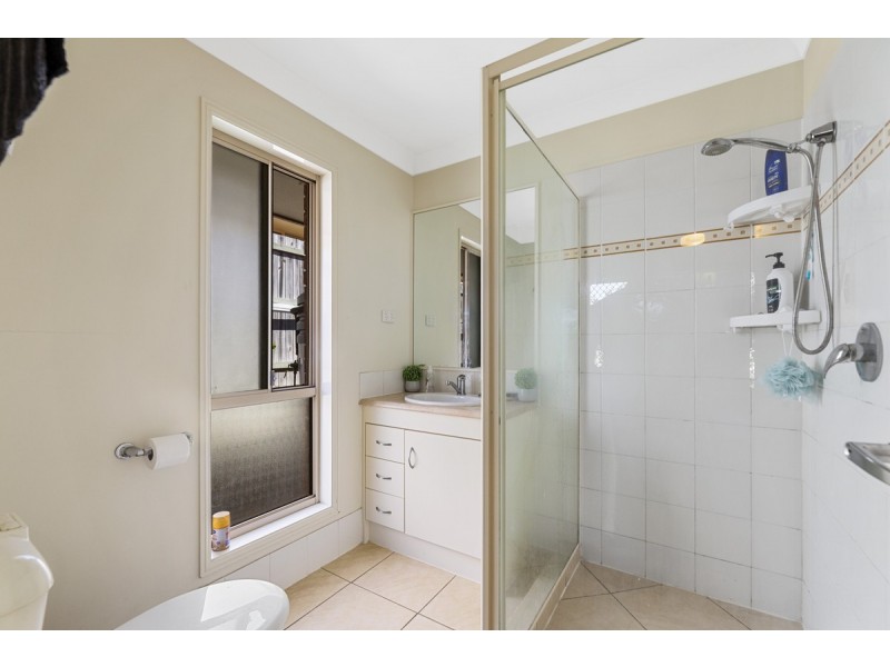 25 Charlton Place, Regents Park QLD 4118