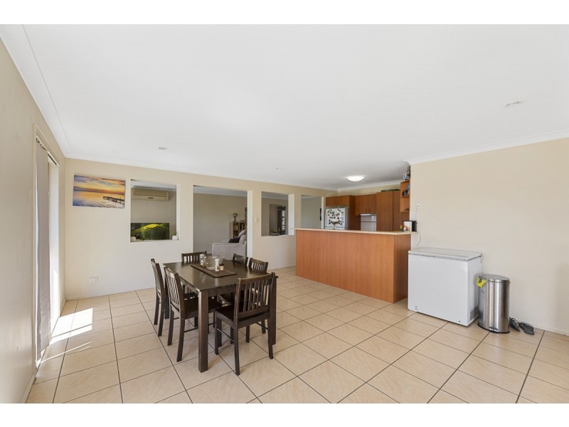 25 Charlton Place, Regents Park QLD 4118