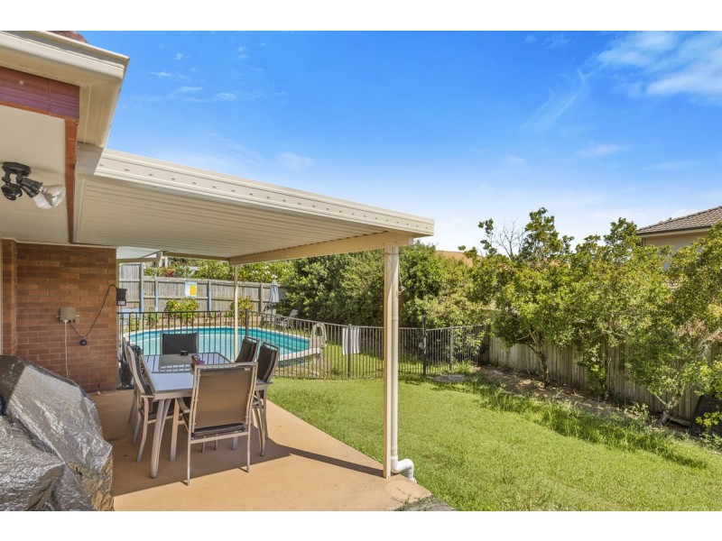 25 Charlton Place, Regents Park QLD 4118