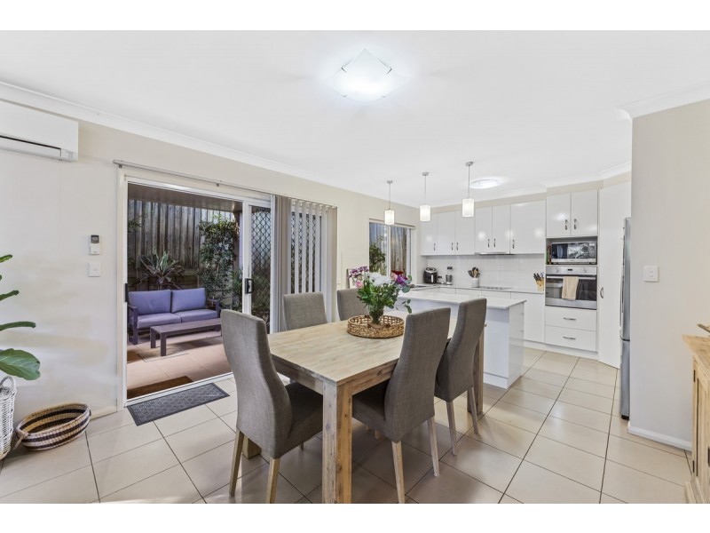 2/1 Barry Street, Mount Lofty QLD 4350