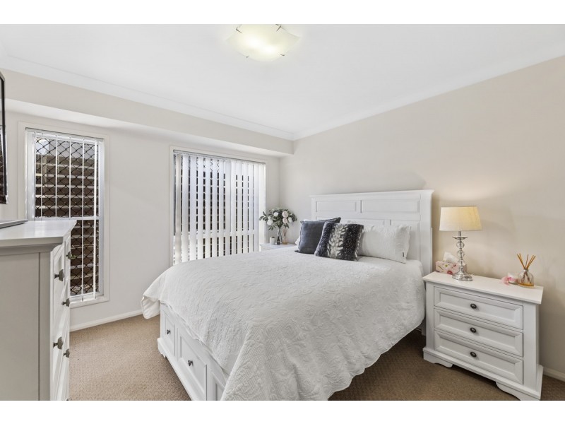 2/1 Barry Street, Mount Lofty QLD 4350