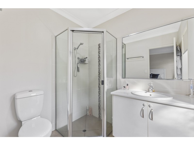 2/1 Barry Street, Mount Lofty QLD 4350