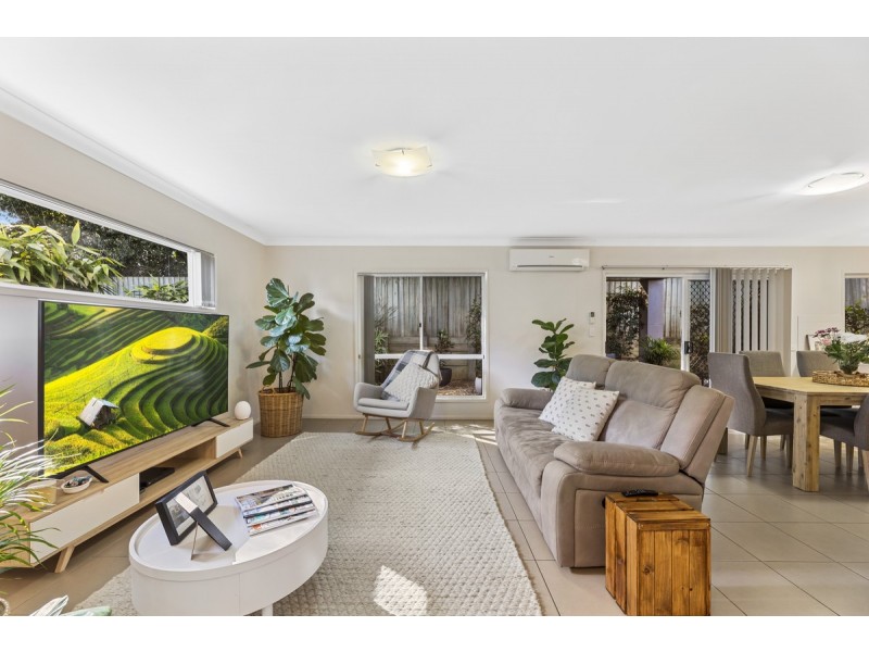 2/1 Barry Street, Mount Lofty QLD 4350