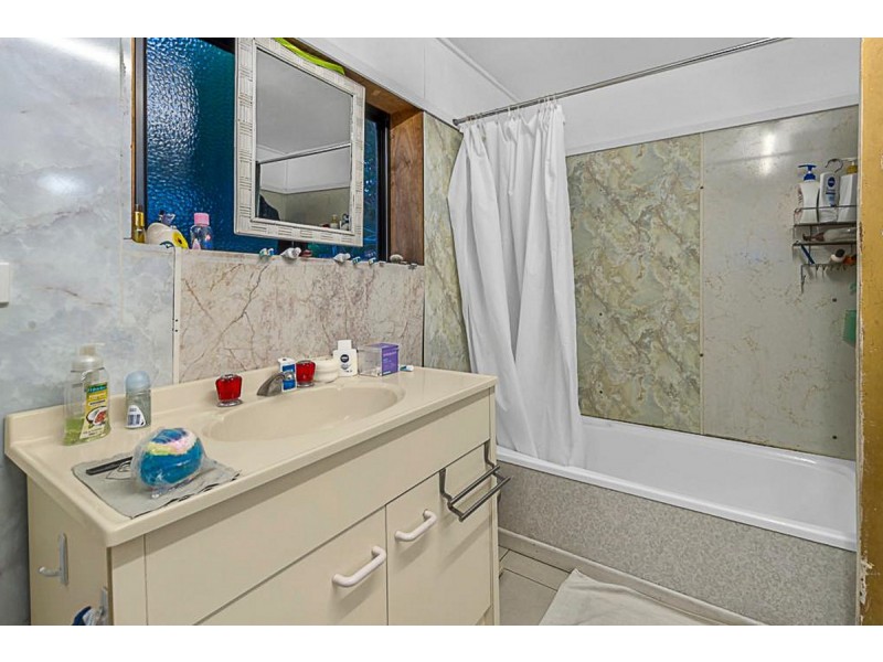 9 Halton Street, Stafford Heights QLD 4053