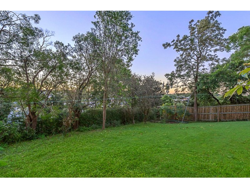 9 Halton Street, Stafford Heights QLD 4053