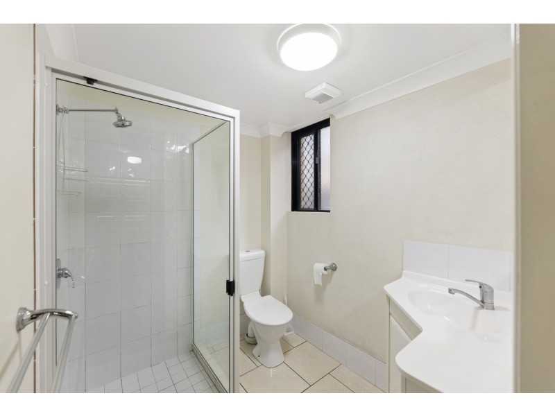 1/1-3 Uniplaza Court, Kearneys Spring QLD 4350