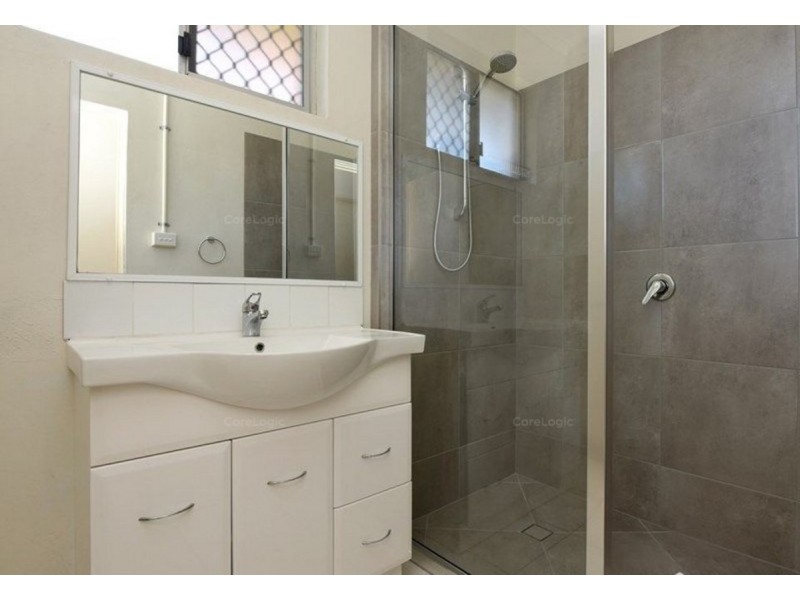 2/277A James Street, Newtown QLD 4350