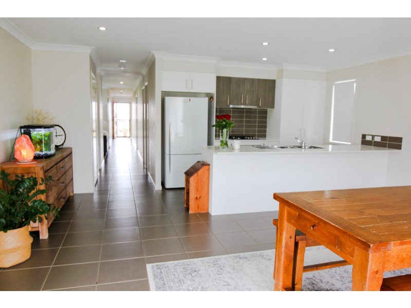 11 Wandoo Crescent, Westbrook QLD 4350