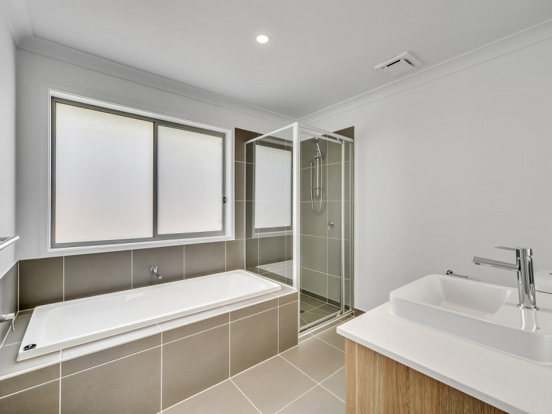 13 Austin Way, Park Ridge QLD 4125