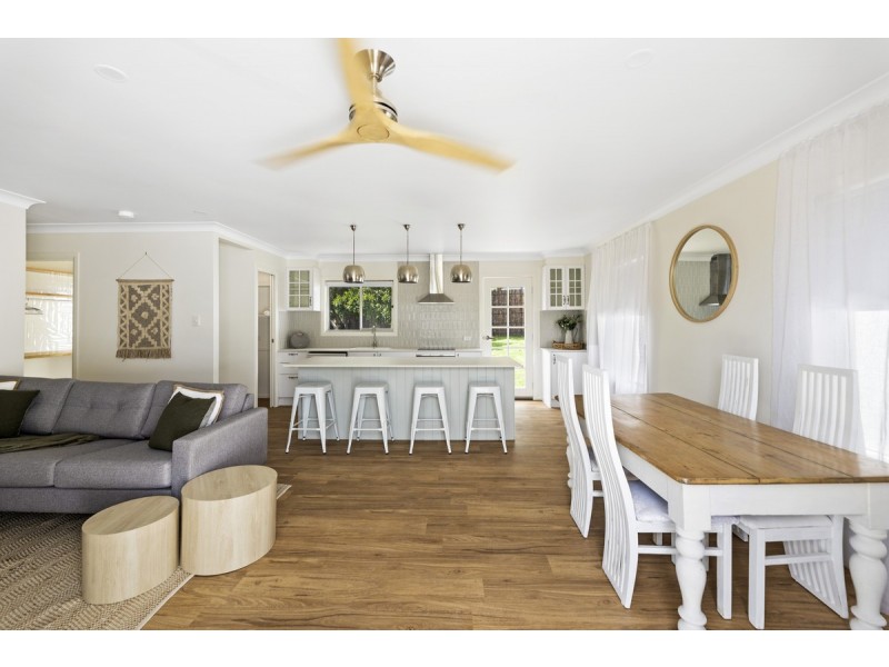 37 North Street, Mount Lofty QLD 4350