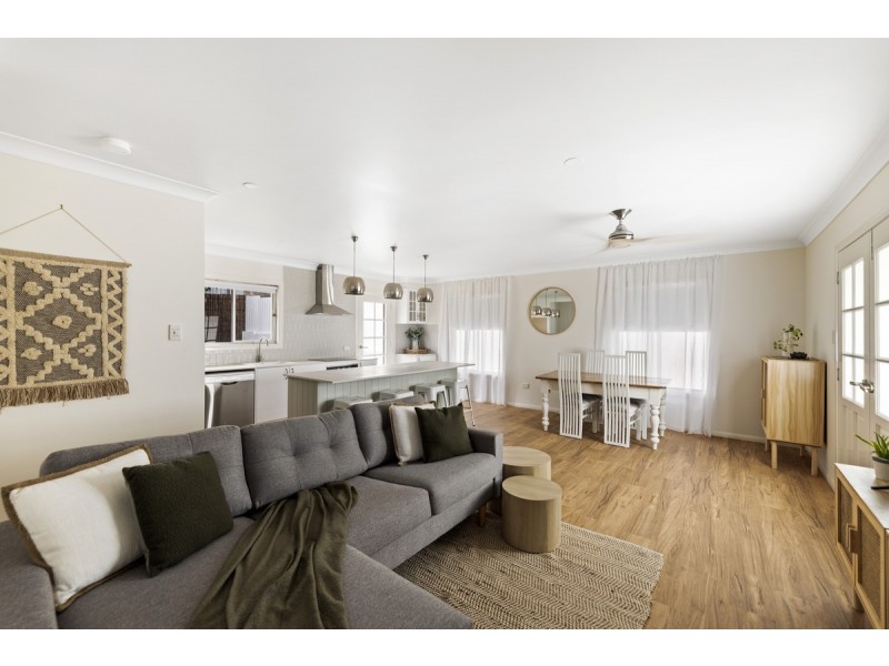 37 North Street, Mount Lofty QLD 4350