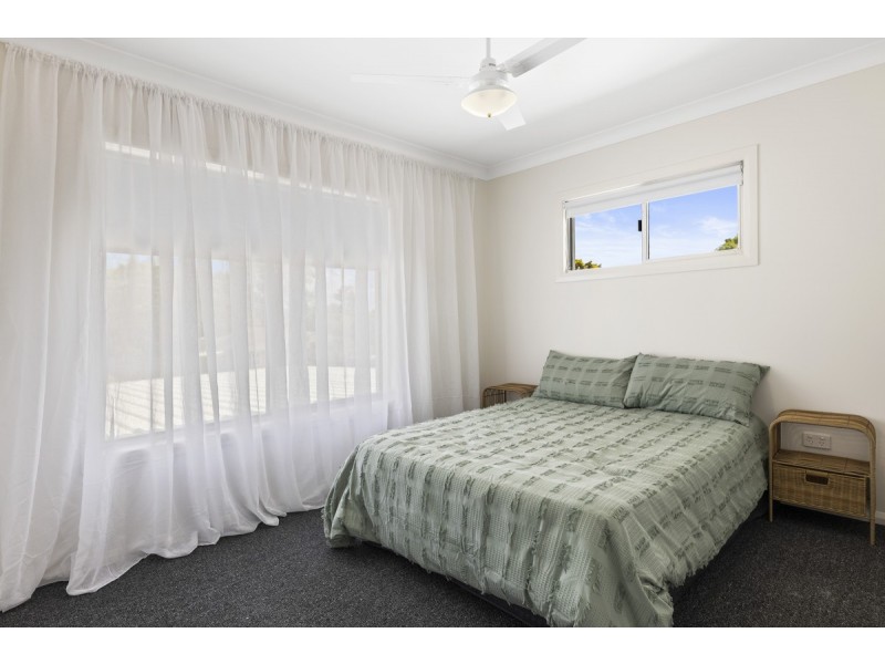 37 North Street, Mount Lofty QLD 4350
