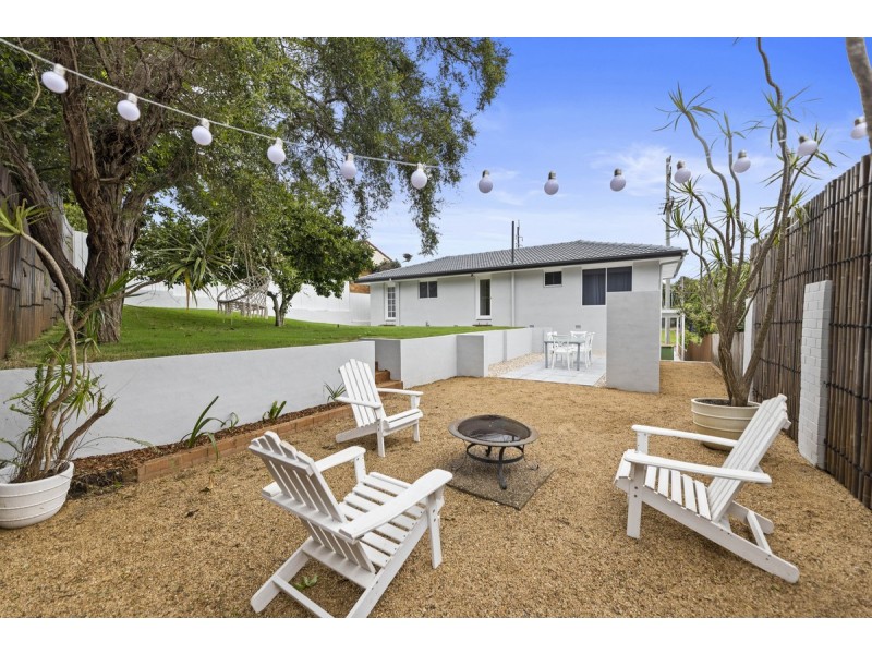 37 North Street, Mount Lofty QLD 4350