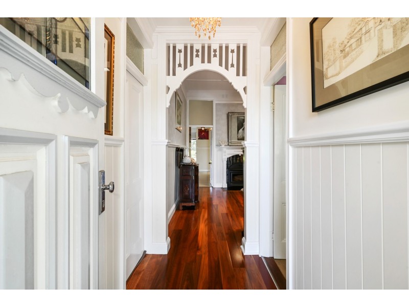 43 Alford Street, Mount Lofty QLD 4350
