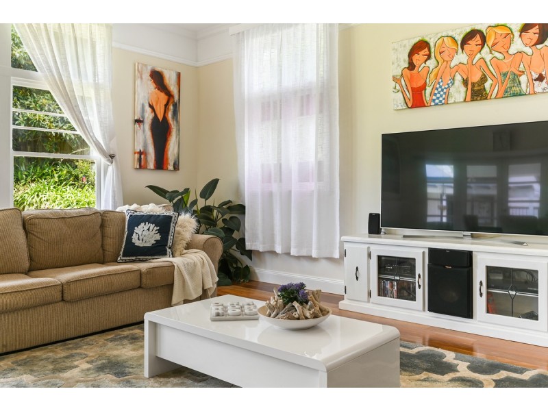 43 Alford Street, Mount Lofty QLD 4350