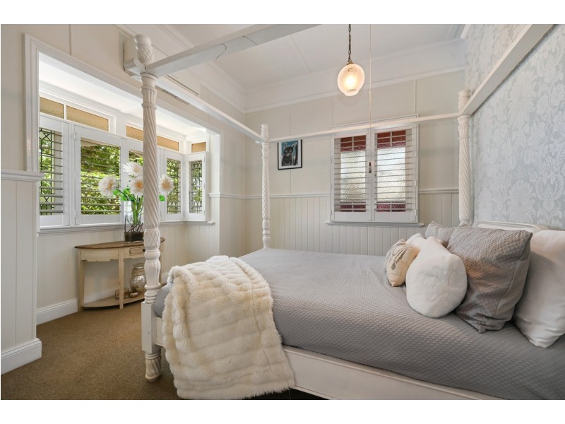 43 Alford Street, Mount Lofty QLD 4350