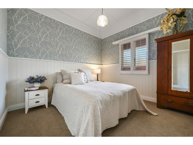 43 Alford Street, Mount Lofty QLD 4350