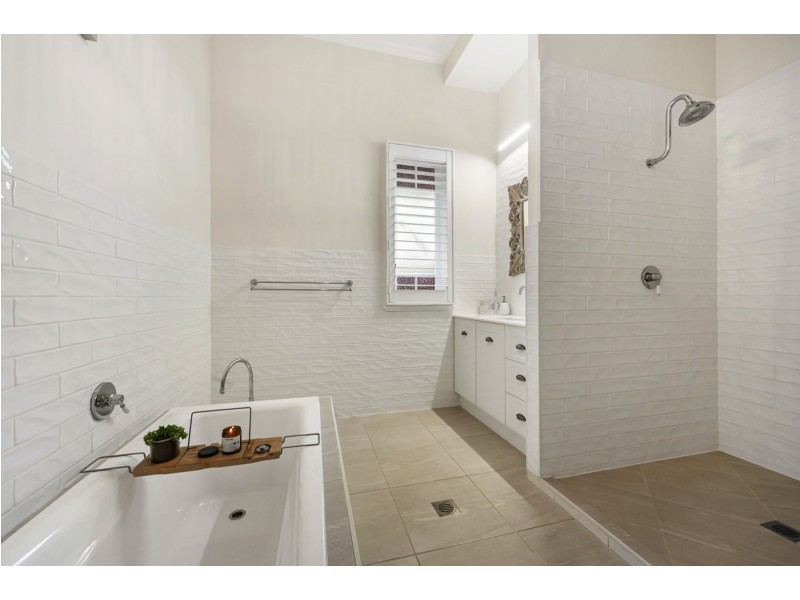 43 Alford Street, Mount Lofty QLD 4350