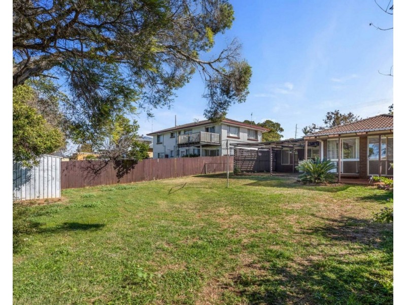 24 Noll Street, Kearneys Spring QLD 4350