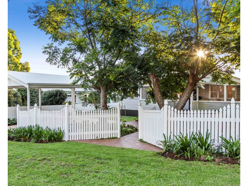17 Trevethan Street, Mount Lofty QLD 4350