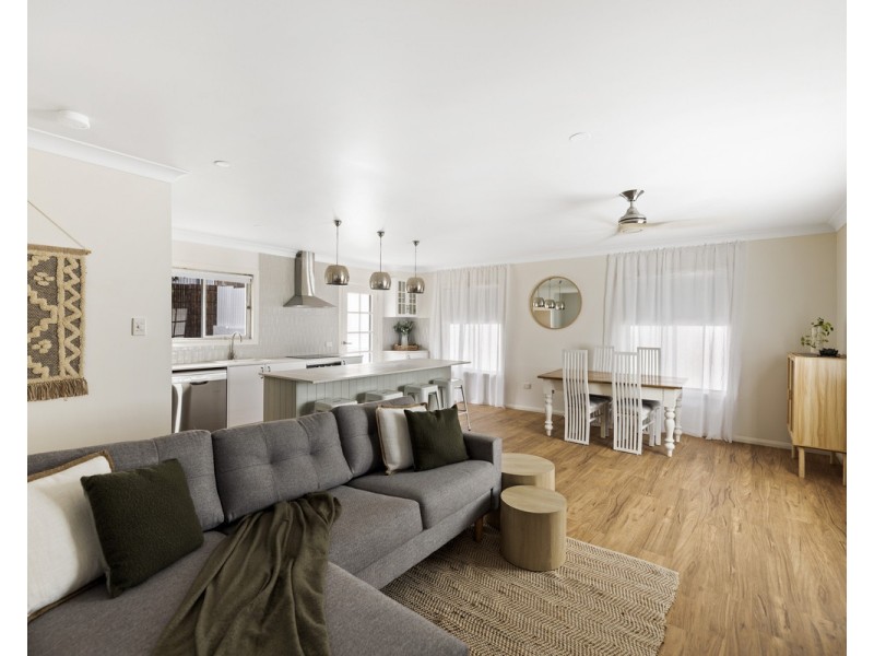 37 North Street, Mount Lofty QLD 4350