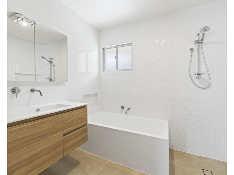 37 North Street, Mount Lofty QLD 4350