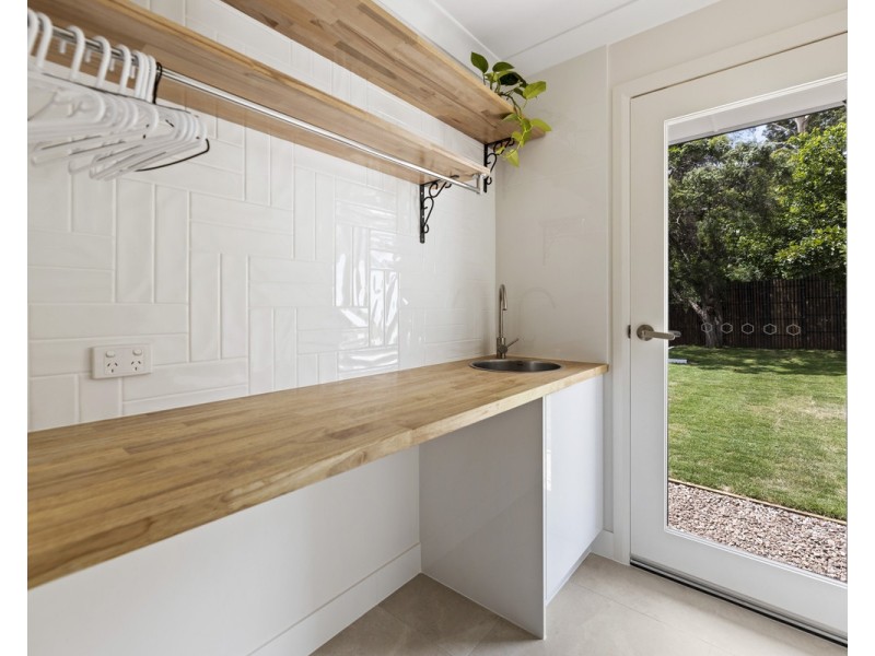 37 North Street, Mount Lofty QLD 4350