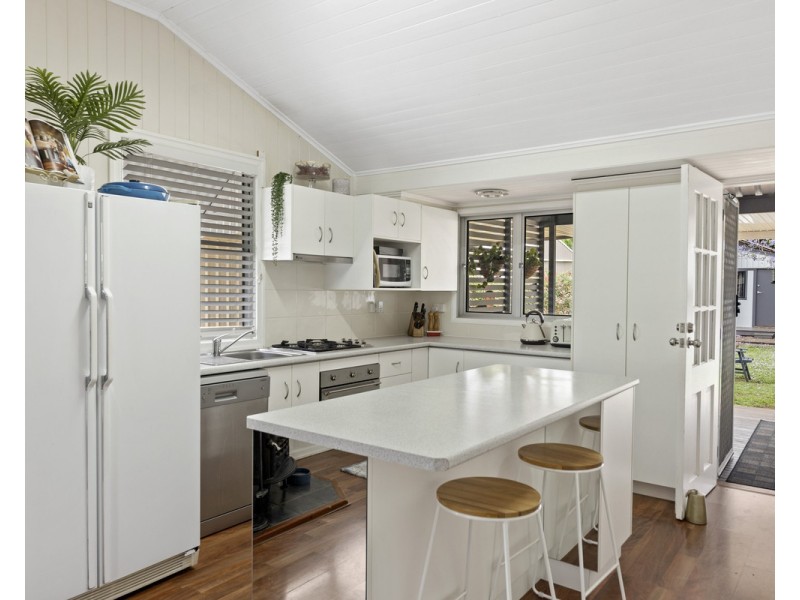 26 Henderson Street, Newtown QLD 4350