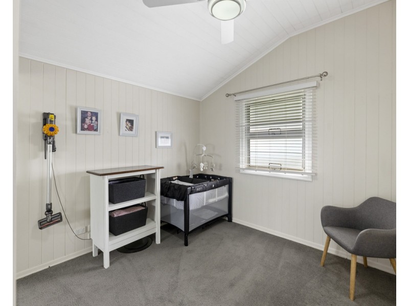 26 Henderson Street, Newtown QLD 4350