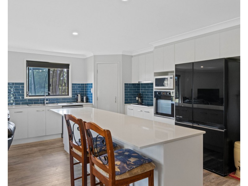 18 Farmer Drive, Meringandan West QLD 4352