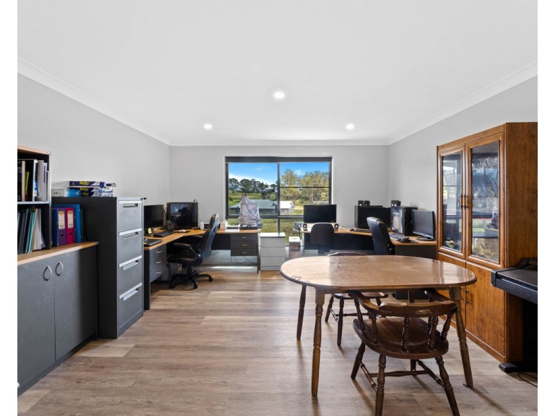 18 Farmer Drive, Meringandan West QLD 4352