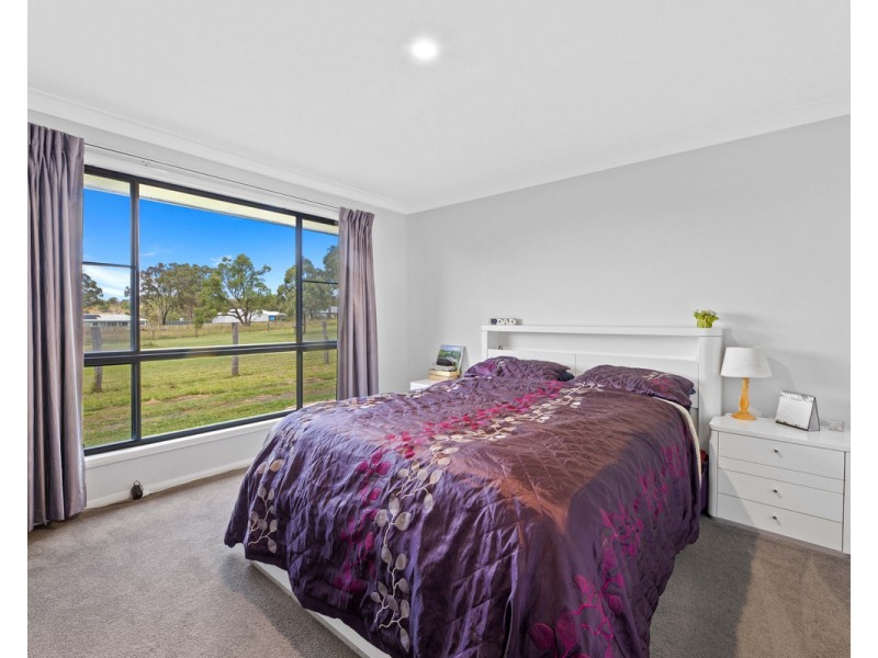 18 Farmer Drive, Meringandan West QLD 4352