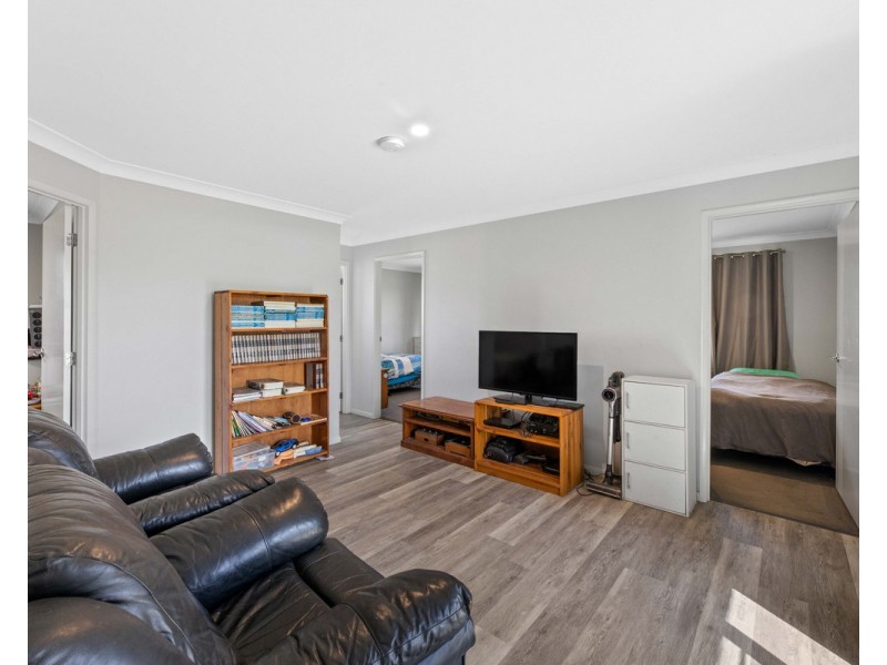 18 Farmer Drive, Meringandan West QLD 4352