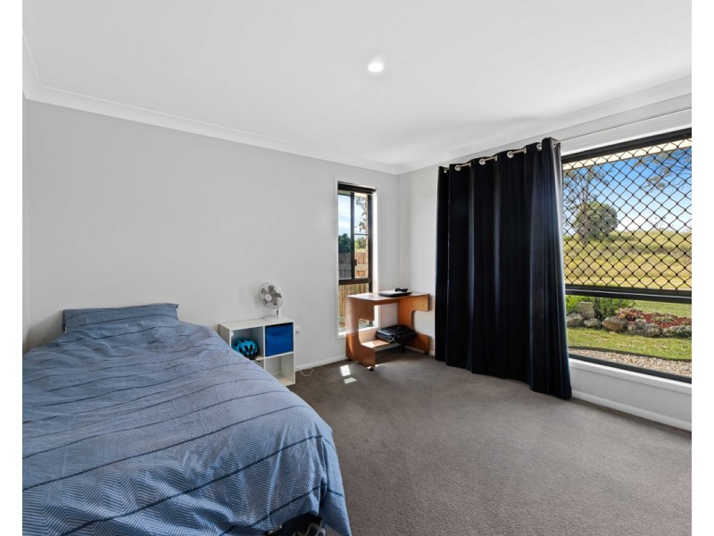18 Farmer Drive, Meringandan West QLD 4352