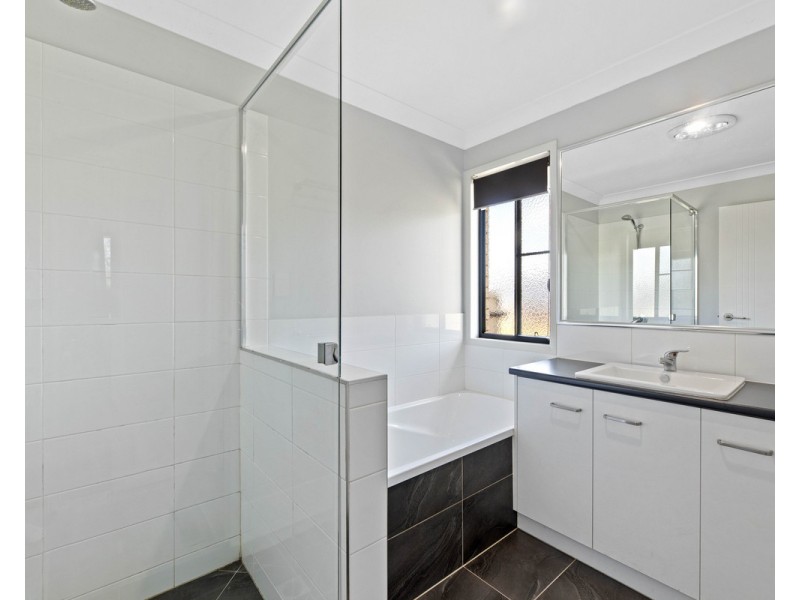 18 Farmer Drive, Meringandan West QLD 4352