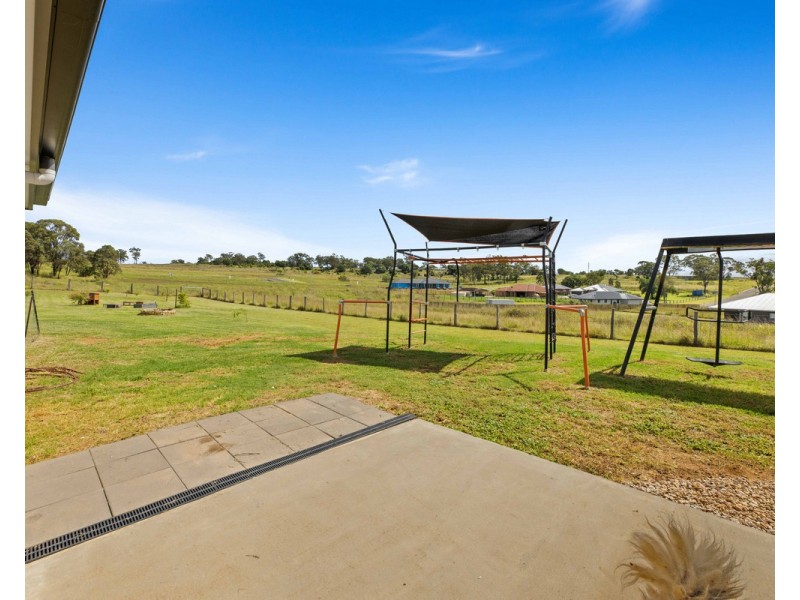18 Farmer Drive, Meringandan West QLD 4352
